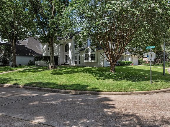 3rd image of 14815 Long Oak Dr