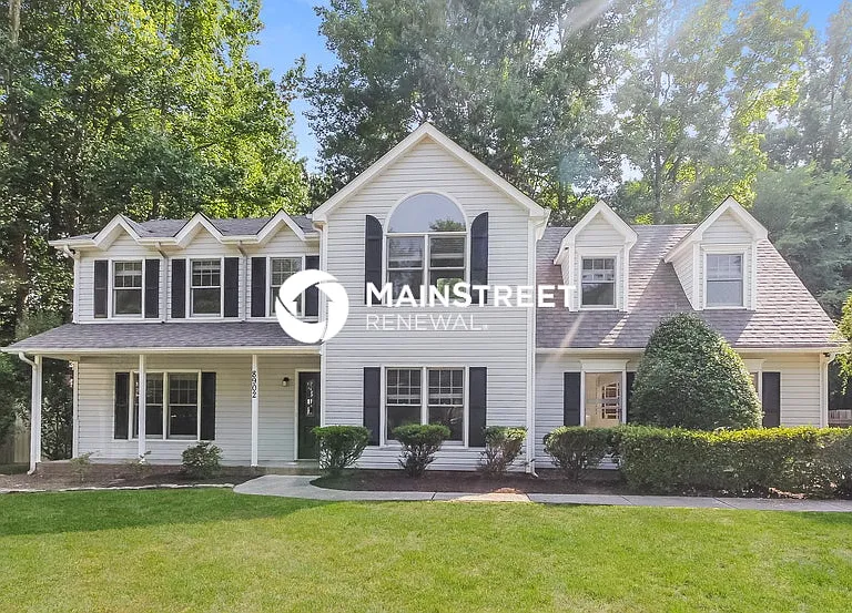 8902 Hunters Pointe Dr — Photo 1