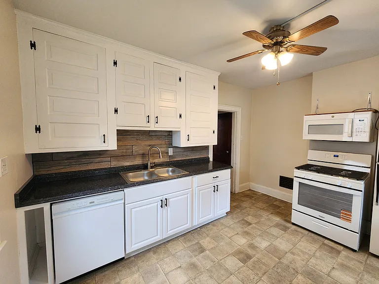 2842 Indianola Ave — Photo 4