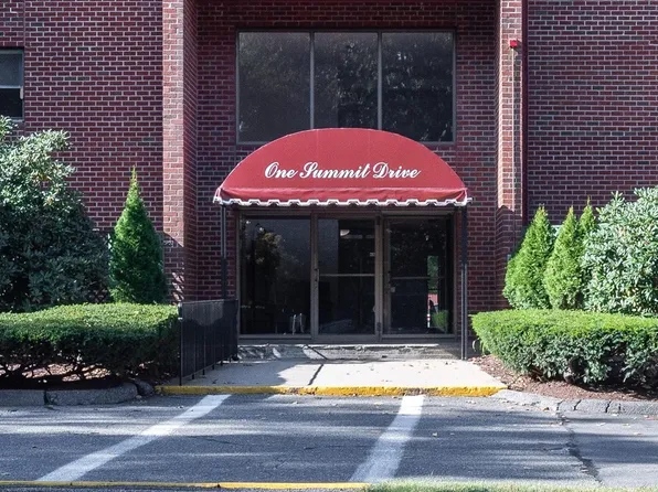 1 Summit Dr APT 46, Reading, MA 01867