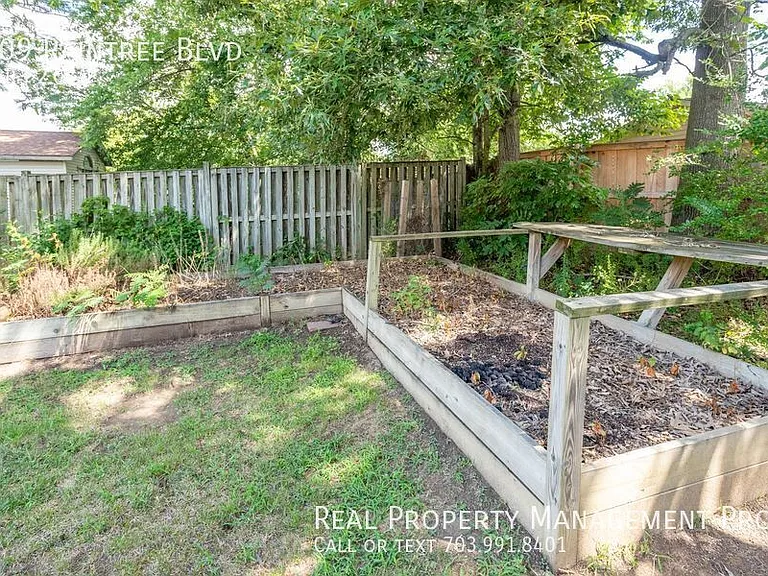 209 Raintree Blvd — Photo 47