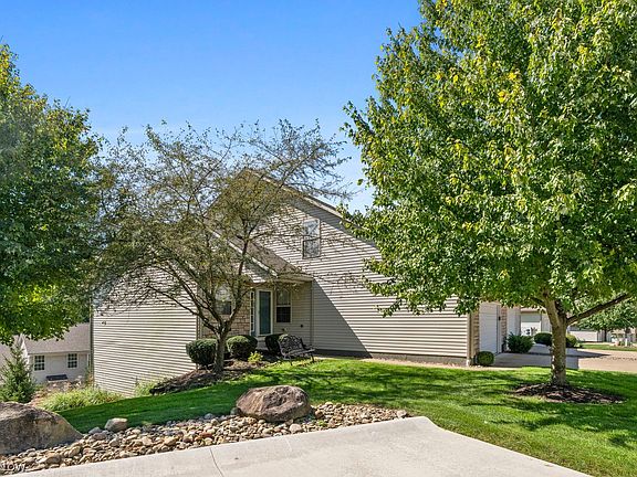 2nd image of 77 Falling Water Cir