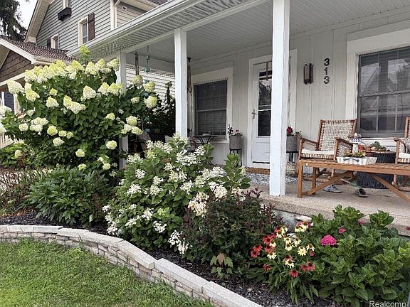 3rd image of 313 N Castell Ave
