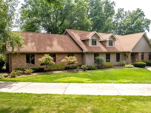 800 Hidden Lakes Dr NE, Warren, OH 44484