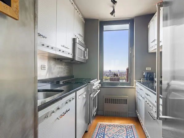 200 East 89th Street 43B image 2 of 8