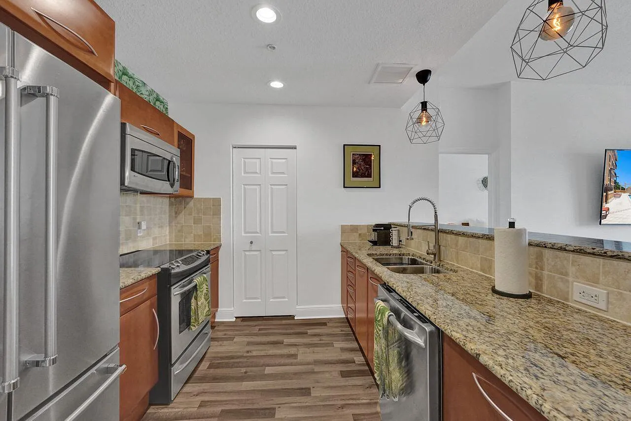 2 bed, 2.0 bath, 1105 sqft, $2,800 — Photo 2