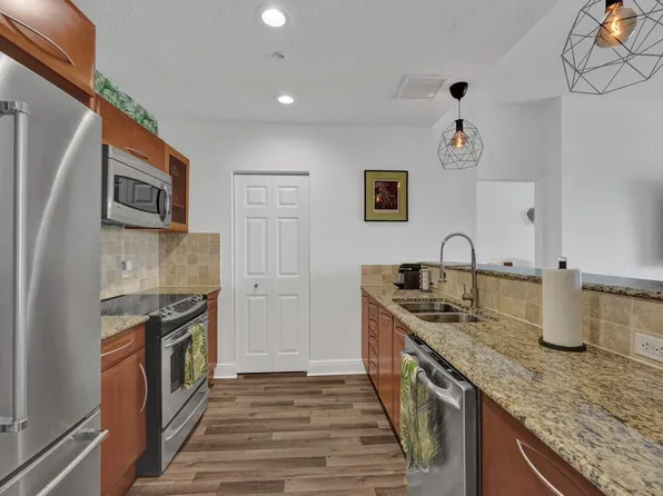 511 Lucerne Ave, Lake Worth, FL