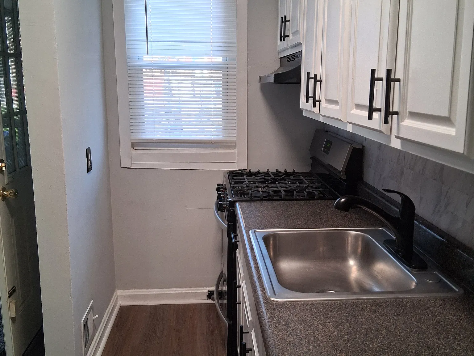 732 Glenwood Ave — Photo 3
