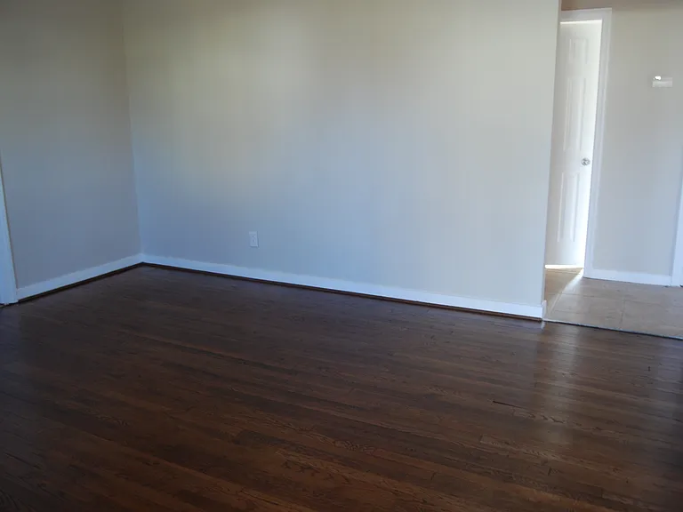 1811 Binford Ln — Photo 2