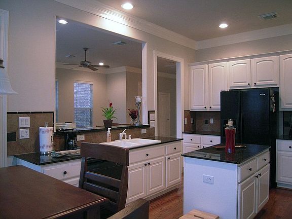 The kitchen is open to the living area & has granite counters and gas cooking.