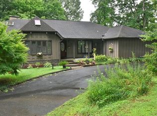255 Canterbury Way, Hendersonville, NC 28792