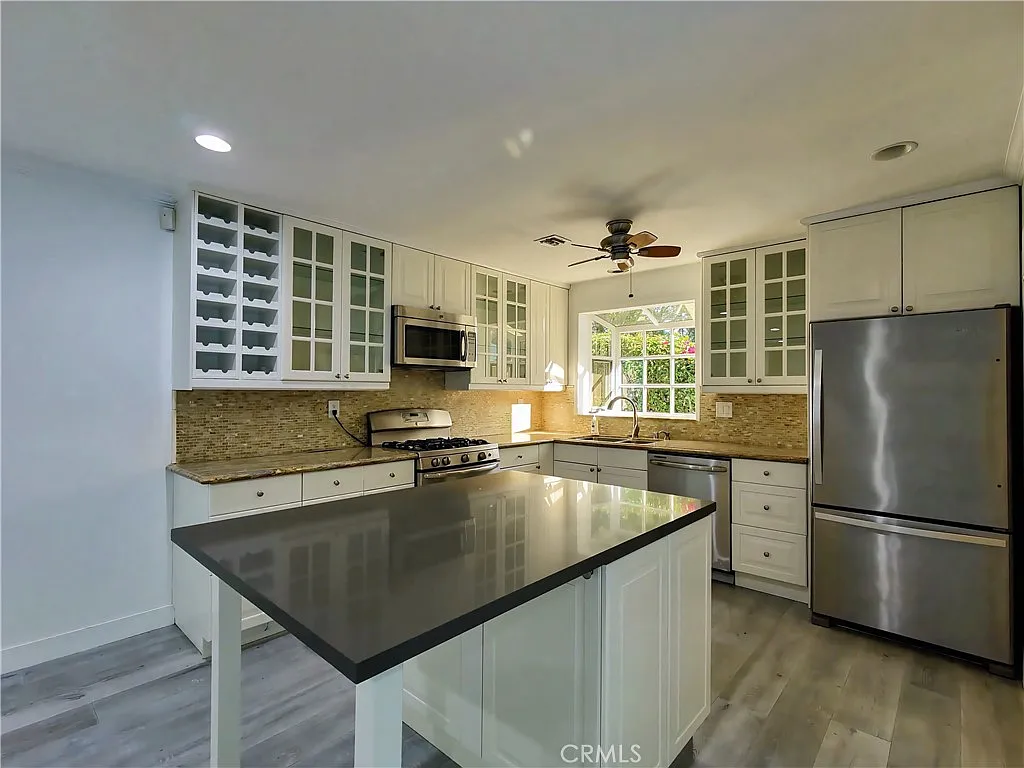 4 bed, 1600 sqft, $5,495 — Photo 1