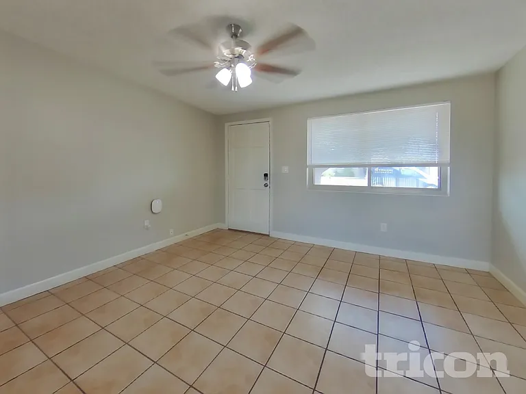 2932 W Caribbean Ln — Photo 3