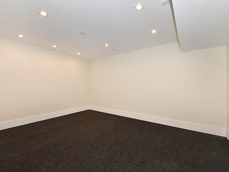 451 Dune Rd — Photo 40