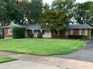 4 White Plains Dr, Chesterfield, MO 63017
