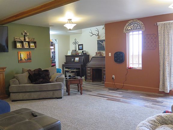 4th image of 841 22nd Rd NE