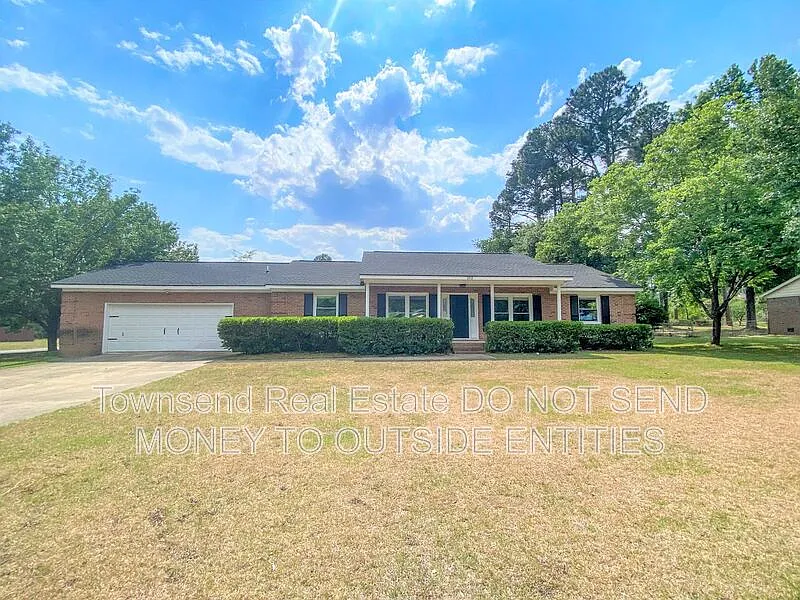 4 bed, 3.0 bath, 1633 sqft, $1,645 — Photo 1