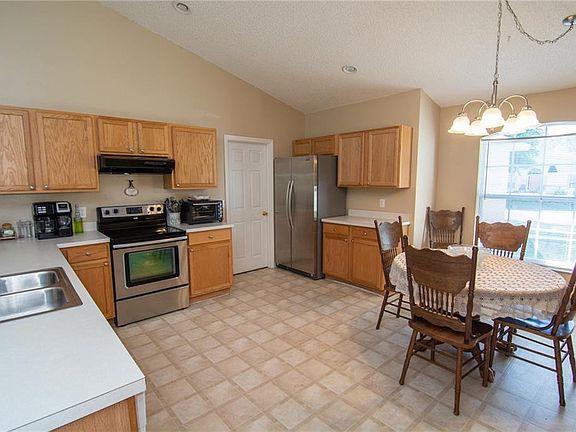 5th image of 2590 Fair Oaks Dr