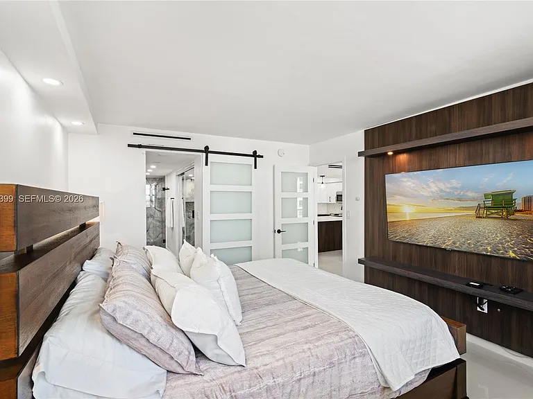 5701 Collins Ave #503 — Photo 31