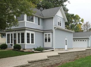 202 S Lincoln St, Lake Mills, IA 50450