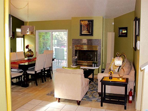 3rd image of 1315 SE Sunnymead Way