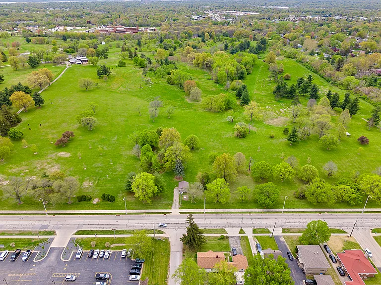 6205-6207 N Northmoor Ct — Photo 3