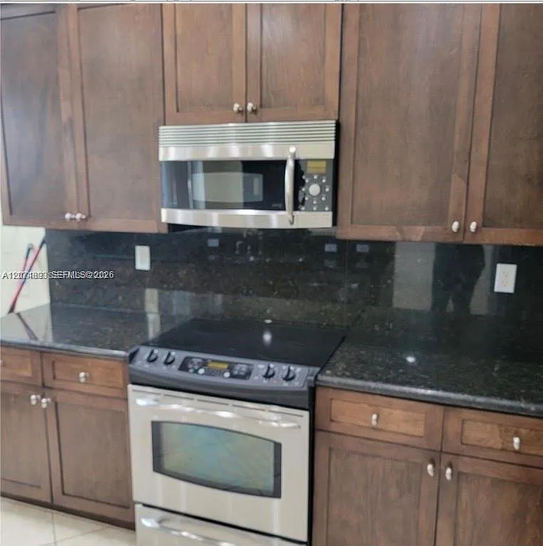 Tuscan Villas Condo — Photo 4