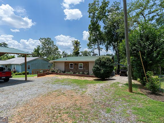 5th image of 884 S Lake Dr