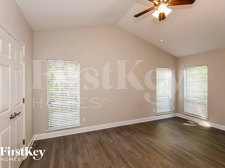 13835 Poppleton Ct — Photo 7