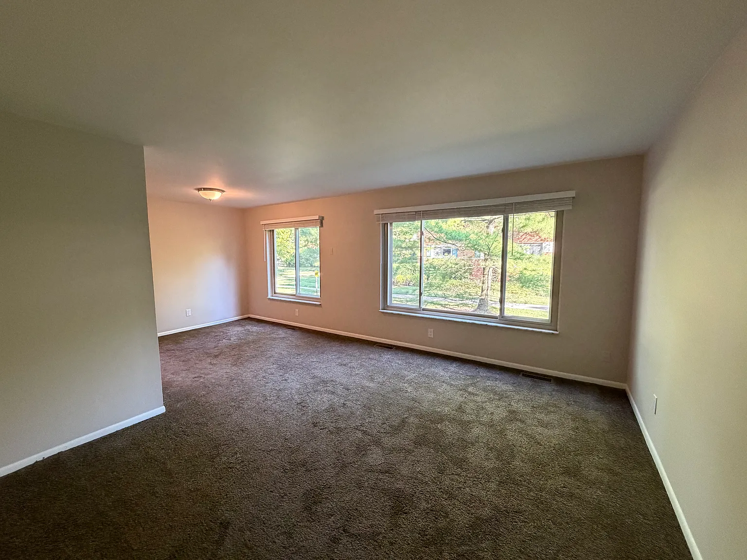2 bed, 1.5 bath, 898 sqft, $1,675 — Photo 2