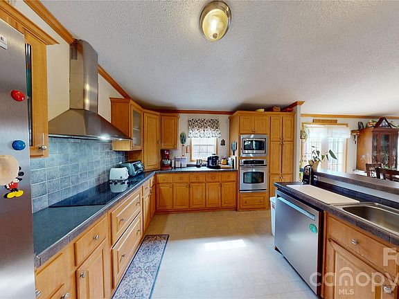 4th image of 65 Skyview Ridge Dr