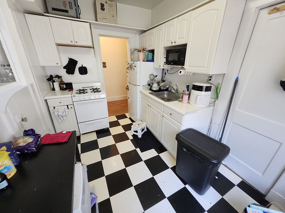 1st image of 15 Melvin Ave APT 10