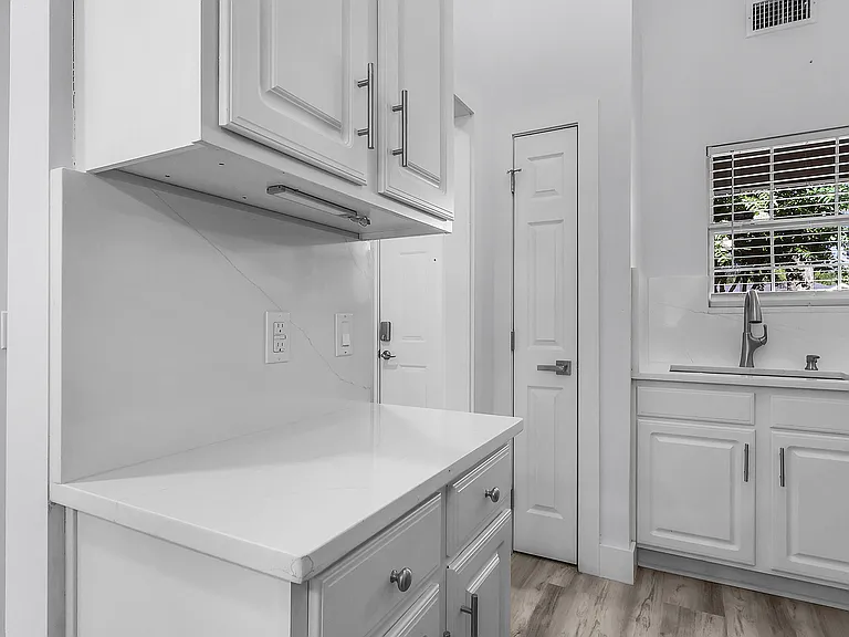 11903 Apache Ave #3 — Photo 9