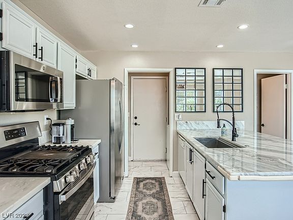 5th image of 1100 Allure Dr