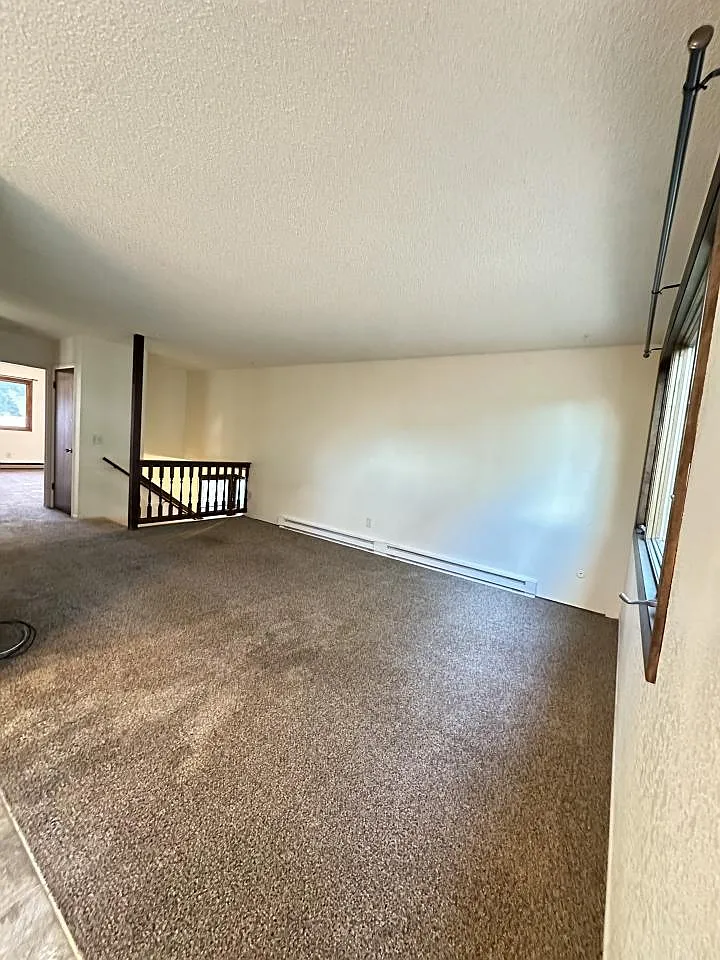 3 bed, 1.0 bath, $1,495 — Photo 3