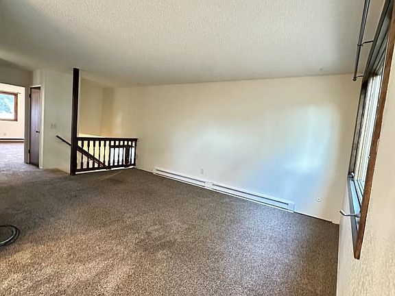3rd image of 1731 Broadview Dr