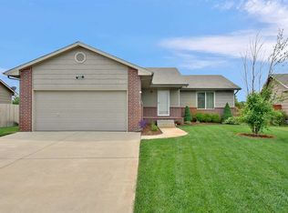 231 S Stoneridge St, Valley Center, KS 67147