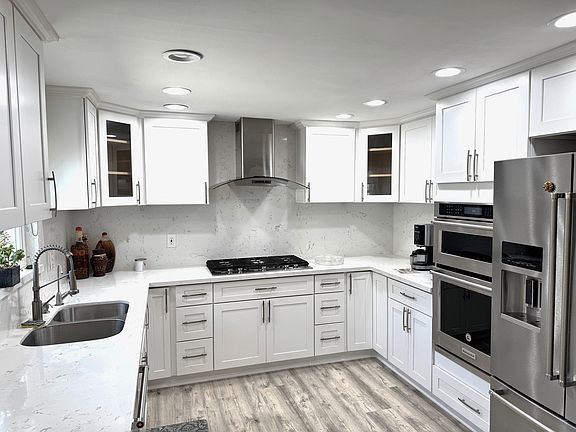 4th image of 17442 Jefferson Ln