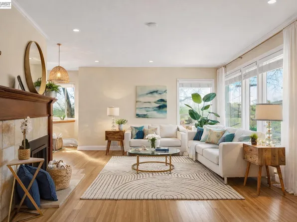 17676 Garland Ct, Castro Valley, CA 94546