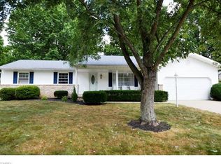 3297 Cherrywood Dr, Barberton, OH