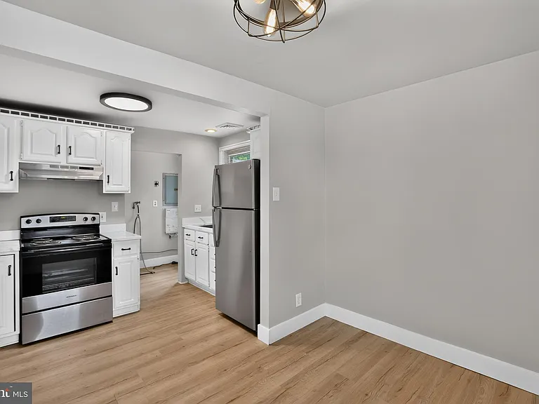 1539 Reservoir Ave — Photo 8