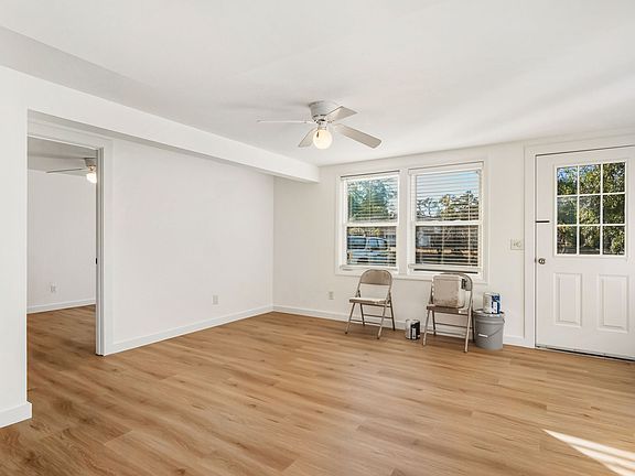 4th image of 100 NE 43rd St #2