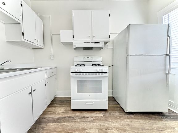 2nd image of 629 Pine Ave APT 2