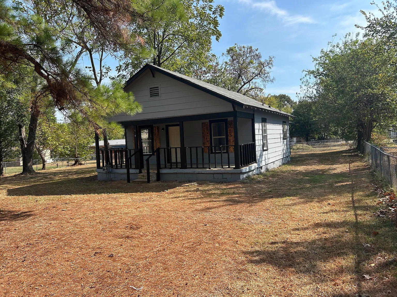 3 bed, 1026 sqft, $995 — Photo 1