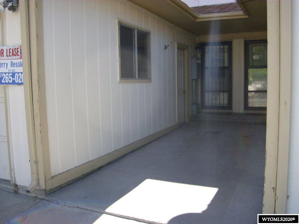 2nd image of 3925 Gannett St