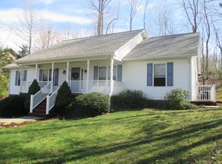 220 Autumnwood Ln, Troutville, VA 24175