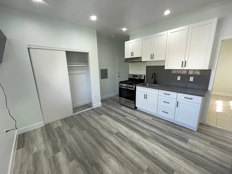 Michigan Avenue Apartments — Photo 85