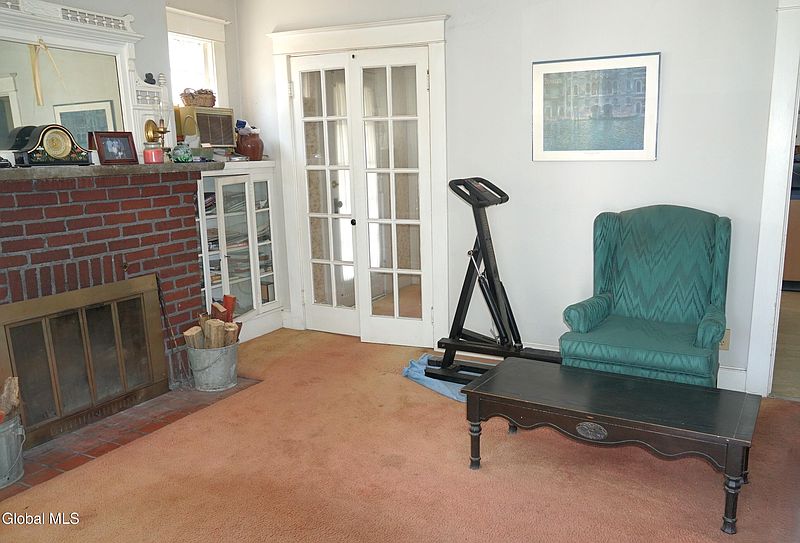 4th image of 808 Lancaster Street