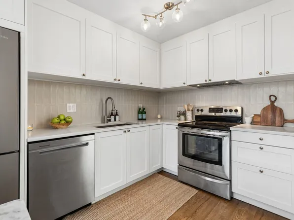 2509 Burian Dr, Coquitlam, BC V3K 5W8
