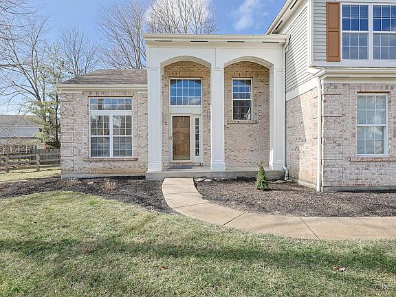 3rd image of 1034 Windsor Ct